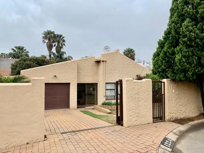 House For Sale in Wilgeheuwel, Roodepoort